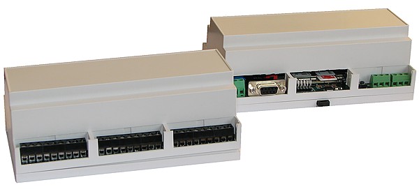 La scheda SX-PY collegata alla scheda SX16B nei rispettivi contenitori